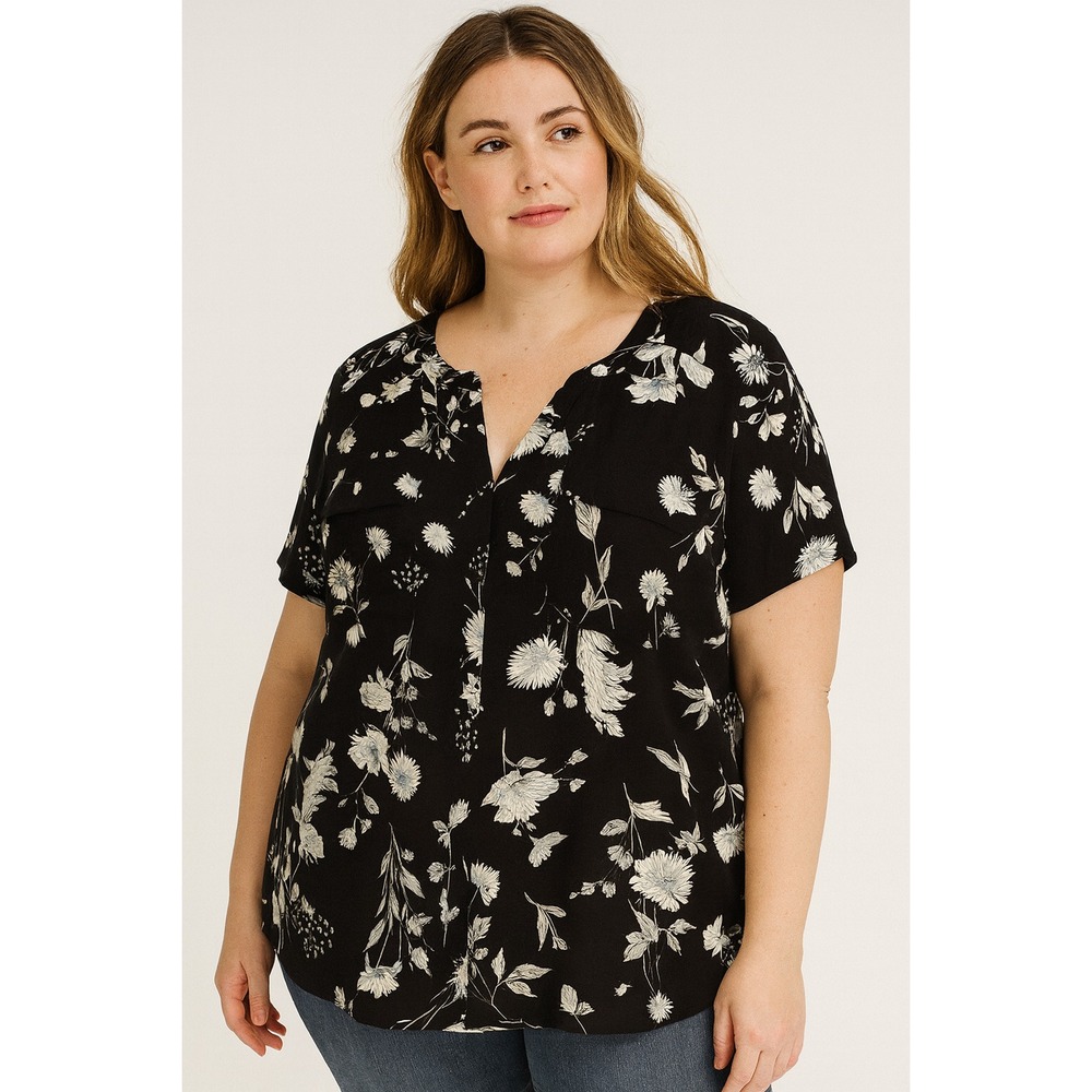 TORRID Size 5 Black White Floral Short Sleeve Blouse Two Chest Pockets Boho Chic